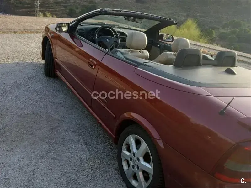 Usado Opel Astra 147 CV (108 kW) 2002 Granate Descapotable