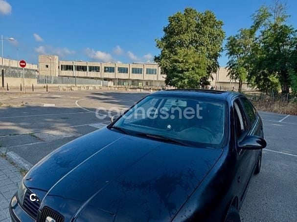 Negro Usado 2004 Seat Leon Berlina | 1500 € (Super precio) - Imagen 1/4