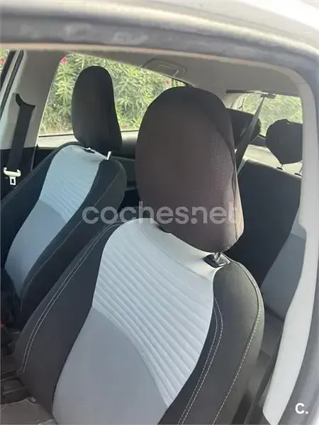 Usado Toyota Yaris Active 69 CV (50 kW) 2017 Blanco Berlina