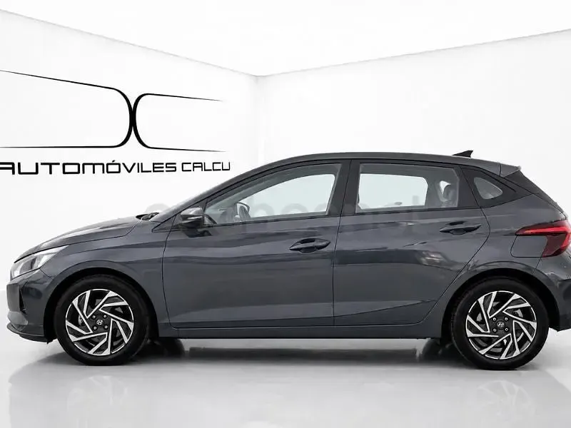 Usado Hyundai i20 100 CV (73 kW) 2023 Gris / plata Utilitario