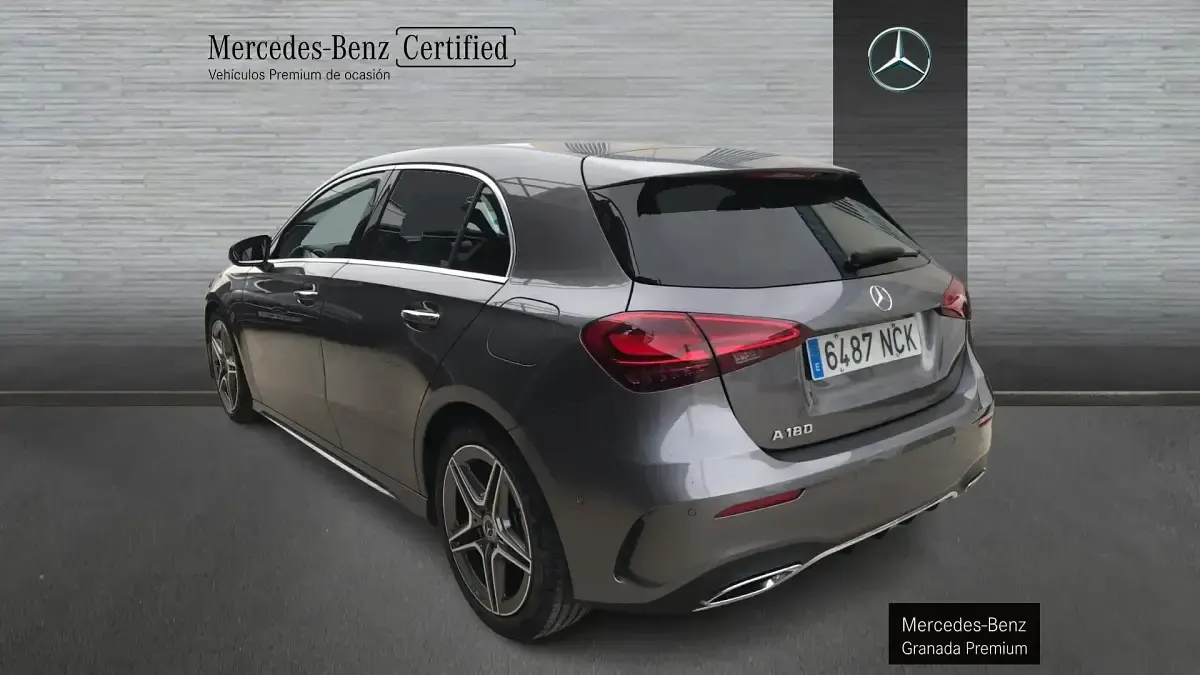 Usado Mercedes A180 136 HP (100 kW) 2025 Cinzento Sedan