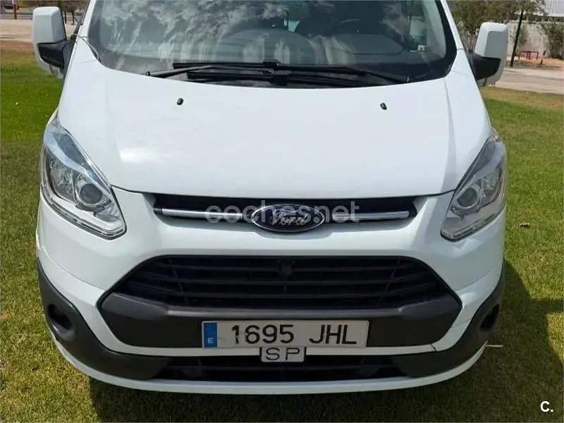 Usado Ford 300 Titanium 155 CV (114 kW) 2015 Blanco Monovolumen