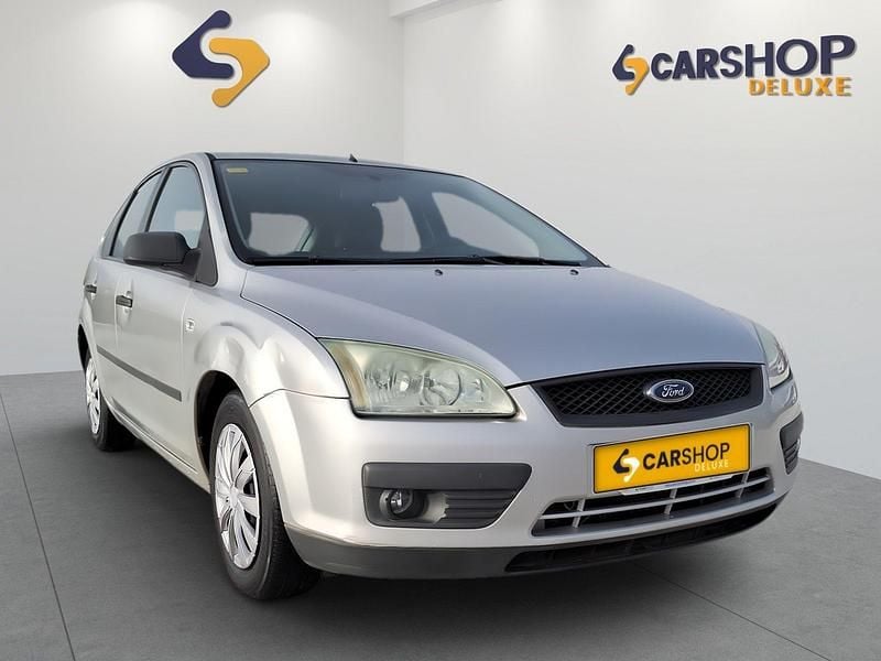 Begagnad Ford Focus Trend 101 HK (74 kW) 2006 Grå Sedan