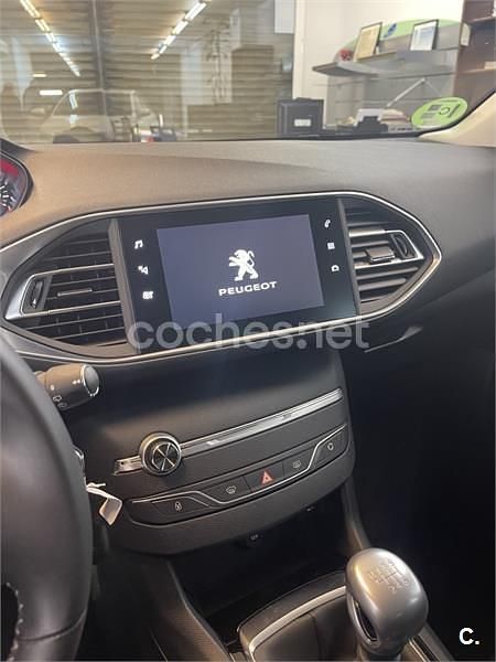 Usado Peugeot 308 Allure 110 CV (80 kW) 2019 Blanco Berlina