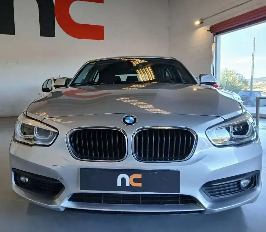 Używany BMW 118 136 KM (100 kW) 2018 Srebrny Hatchback