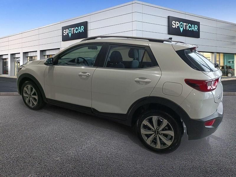 Usado Kia Stonic 100 CV (73 kW) 2024 Blanco SUV