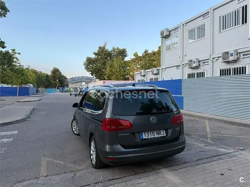 Usado VW Sharan Sport 140 CV (102 kW) 2012 Gris / plata Monovolumen