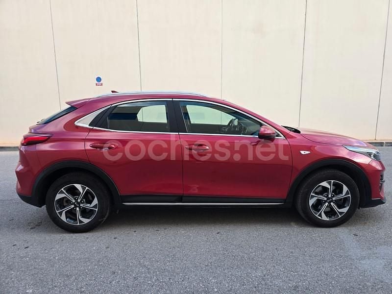 Usado Kia XCeed 136 CV (100 kW) 2021 Granate SUV