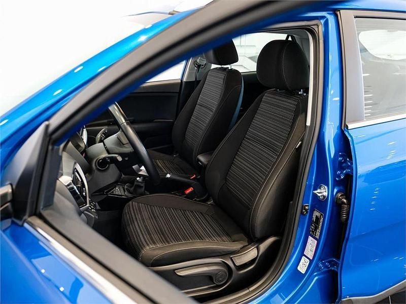 Usado Kia Stonic 101 CV (74 kW) 2024 Rojo SUV