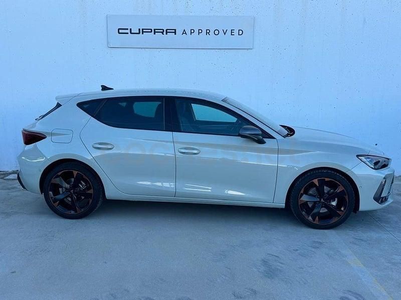 Usado Cupra Leon 150 CV (110 kW) 2024 Gris / plata Berlina
