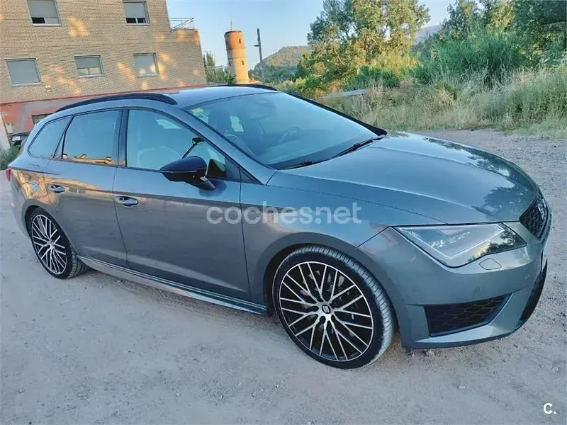Usado Seat Leon ST CUPRA 280 CV (205 kW) 2015 Gris / plata Familiar
