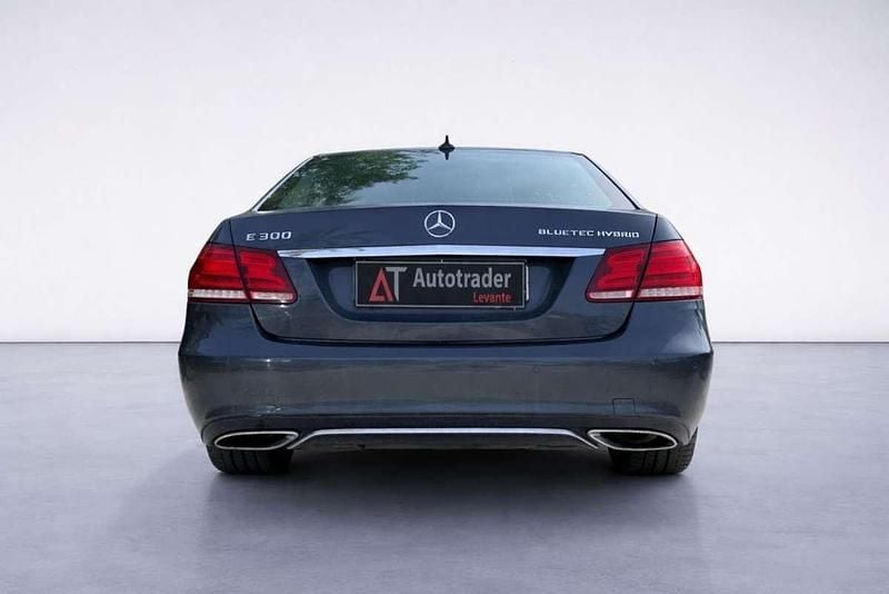 Usado Mercedes E300 231 CV (169 kW) 2014 Gris Familiar