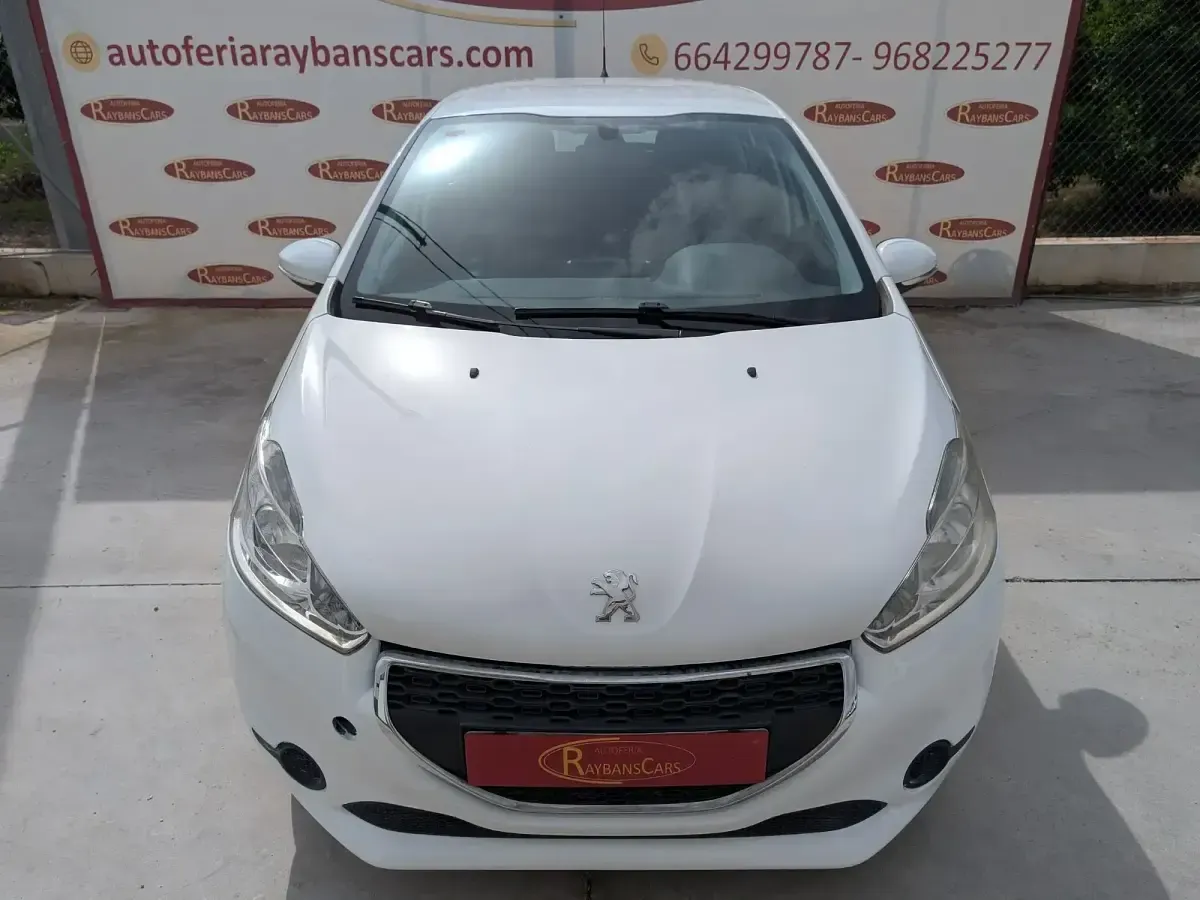 Usado Peugeot 208 Active 68 CV (50 kW) 2013 Blanco Utilitario