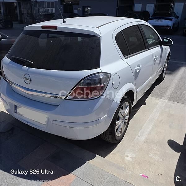 Usado Opel Astra Energy 100 CV (73 kW) 2009 Blanco Berlina