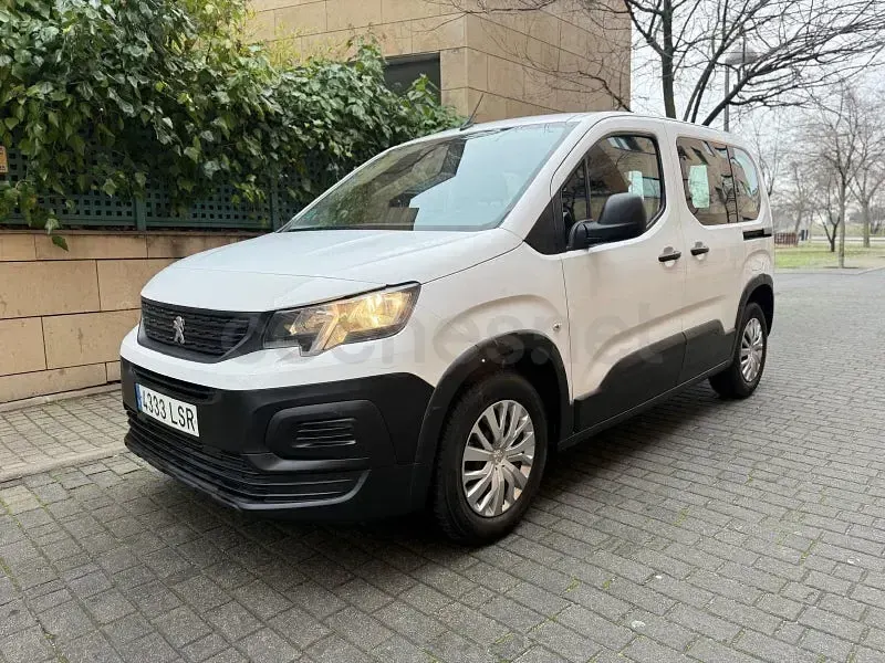 Usado Peugeot Rifter Active 100 CV (73 kW) 2021 Blanco Monovolumen