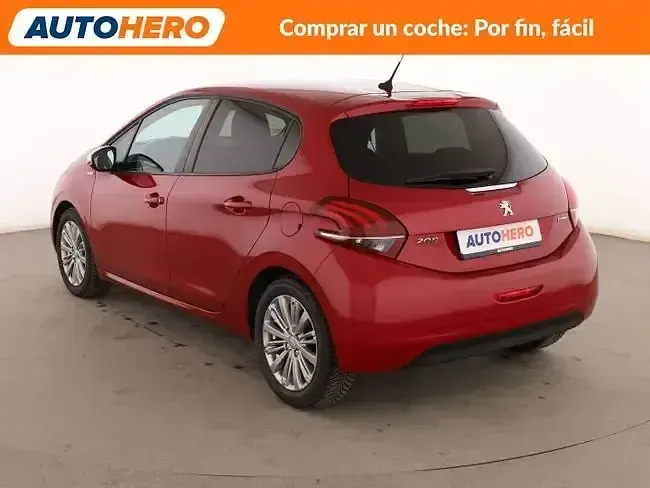 Usado Peugeot 208 Style 82 CV (60 kW) 2017 Rojo Utilitario