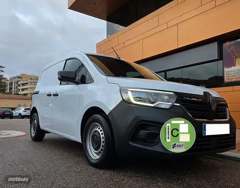 Usado Renault Kangoo 95 CV (69 kW) 2025 Blanco Monovolumen