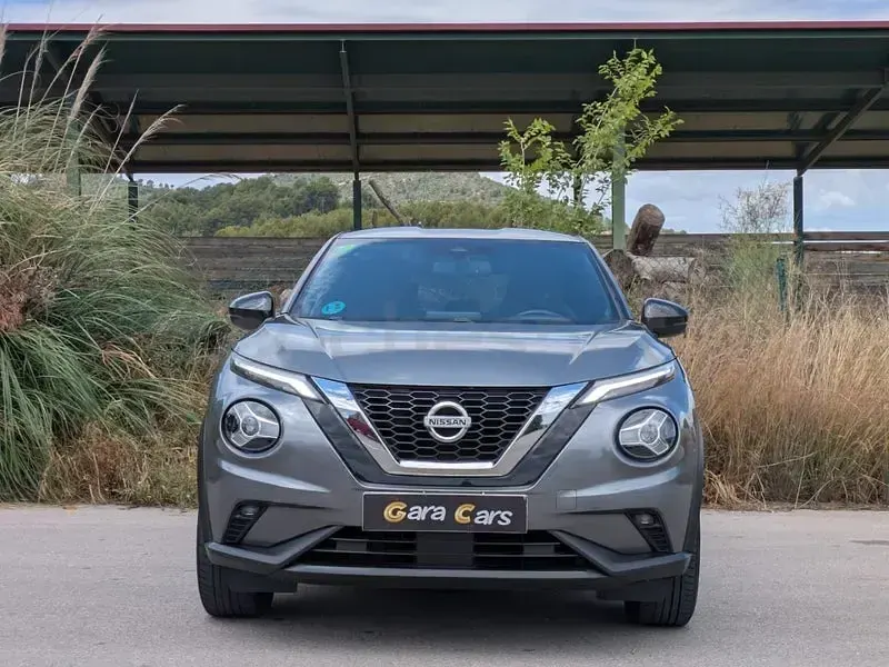 Usado Nissan Juke N-Connecta 114 CV (83 kW) 2022 Gris / plata SUV