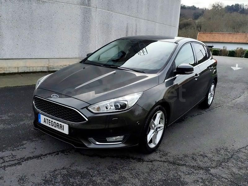 Usado Ford Focus Active 120 CV (88 kW) 2018 Gris / plata Berlina
