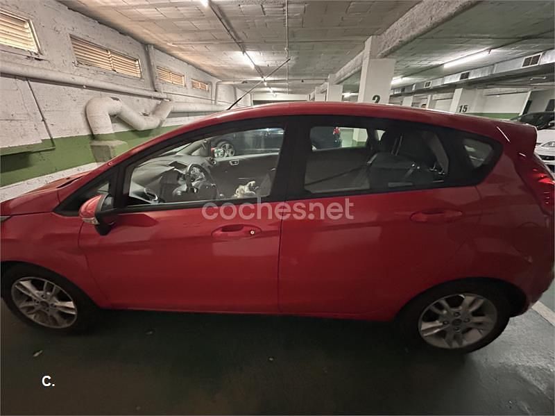 Usado Ford Fiesta Trend 100 CV (73 kW) 2015 Rojo Berlina