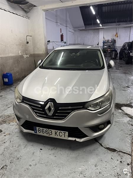 Usado Renault Mégane GT Line GT-Line 130 CV (95 kW) 2017 Gris / plata Berlina