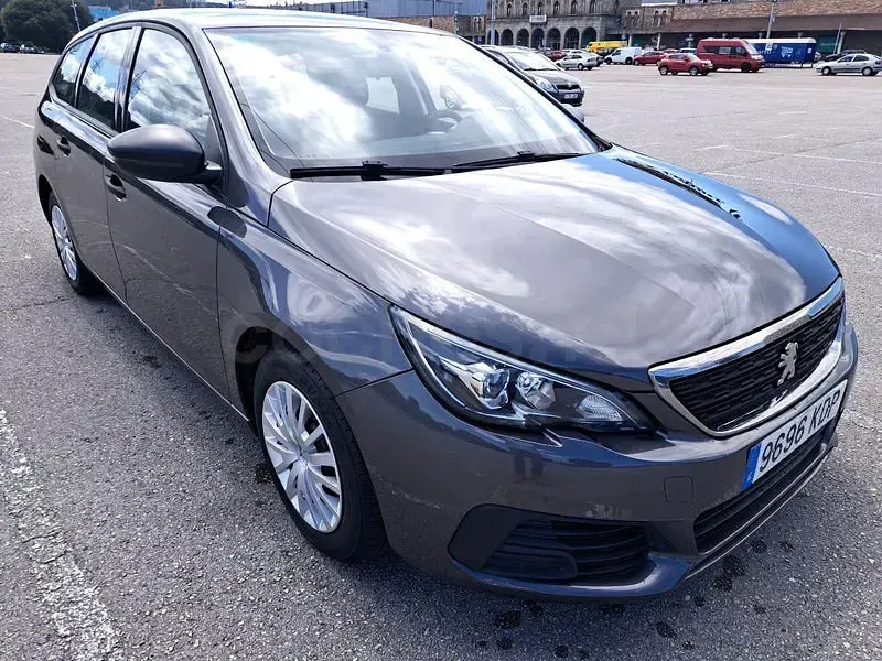 Usado Peugeot 308 SW Access 100 CV (73 kW) 2018 Marrón Familiar