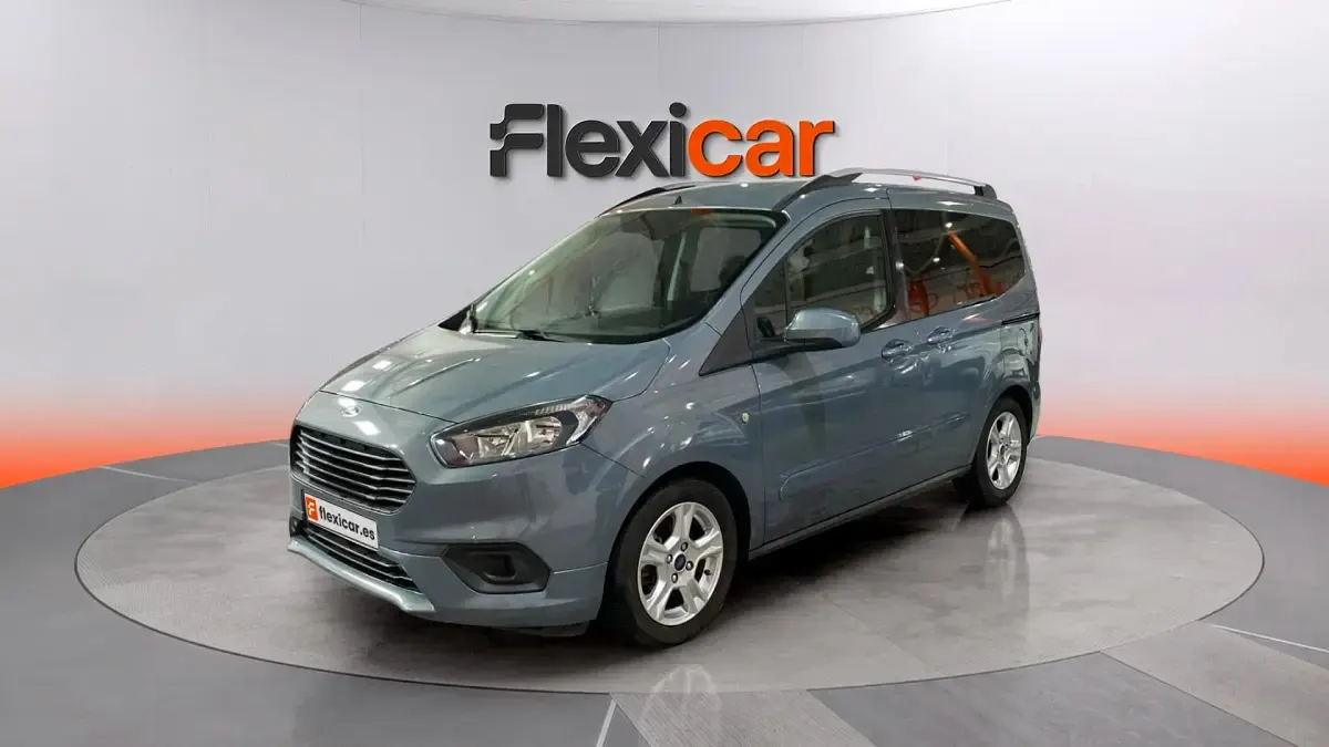 Usado Ford Tourneo Courier Trend 100 CV (73 kW) 2019 Gris Monovolumen
