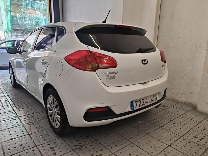 Usado Kia Ceed GT 90 CV (66 kW) 2025 Blanco