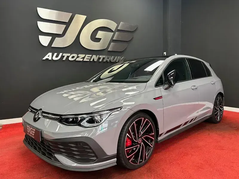 Usado VW Golf VIII GTI Clubsport 301 CV (221 kW) 2023 Gris / plata Berlina