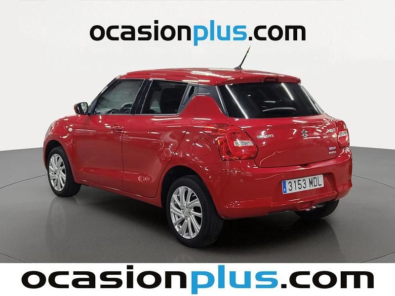 Usado Suzuki Swift 83 CV (61 kW) 2023 Rojo Utilitario