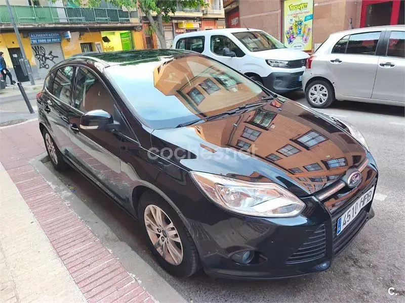 Usado Ford Focus 125 CV (91 kW) 2013 Negro Berlina