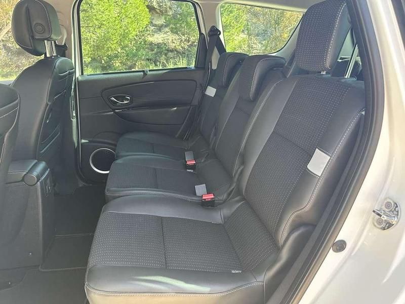 Usado Renault Grand Scénic III Dynamique 131 CV (96 kW) 2011 Blanco Monovolumen