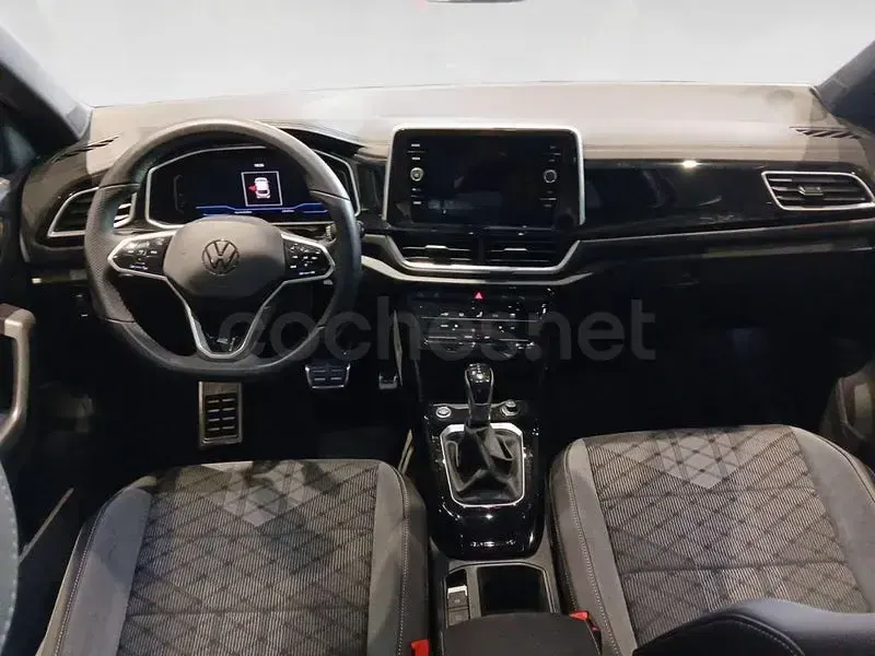 Usado VW T-Roc R-line 150 CV (110 kW) 2023 Gris / plata SUV