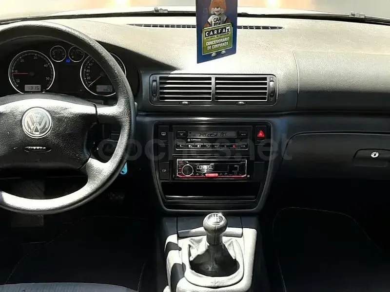 Usado VW Passat Edition 100 CV (73 kW) 2005 Gris / plata Berlina
