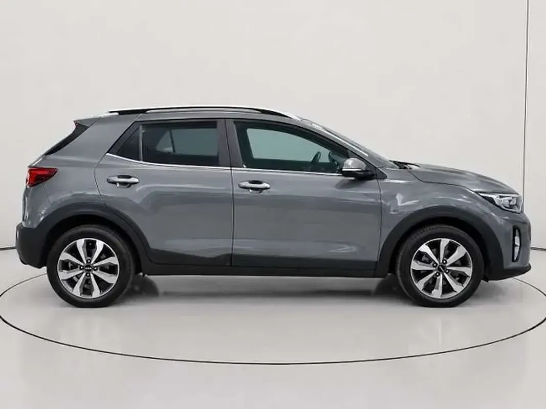 Usado Kia Stonic 120 CV (88 kW) 2023 Verde SUV