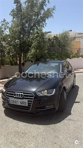 Usado Audi A3 Attraction 125 CV (91 kW) 2012 Negro Utilitario