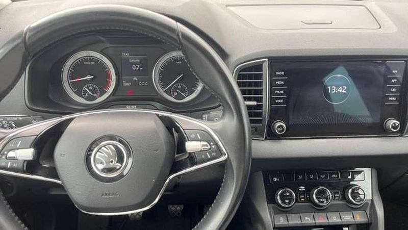 Usado Skoda Karoq Ambition 116 CV (85 kW) 2022 Plateado SUV