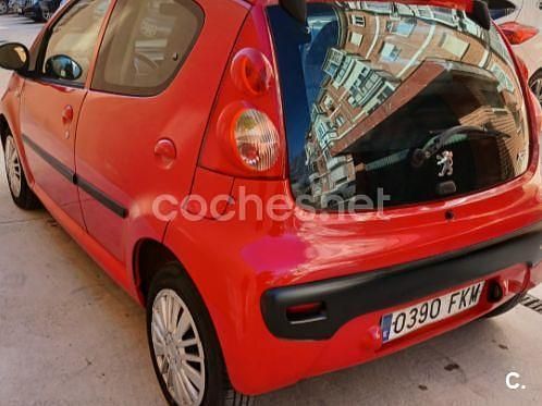 Usado Peugeot 107 68 CV (50 kW) 2007 Rojo Utilitario