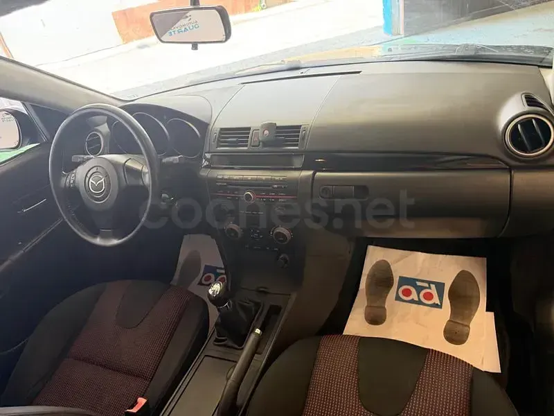 Usado Mazda 3 Sportive 109 CV (80 kW) 2005 Negro Berlina