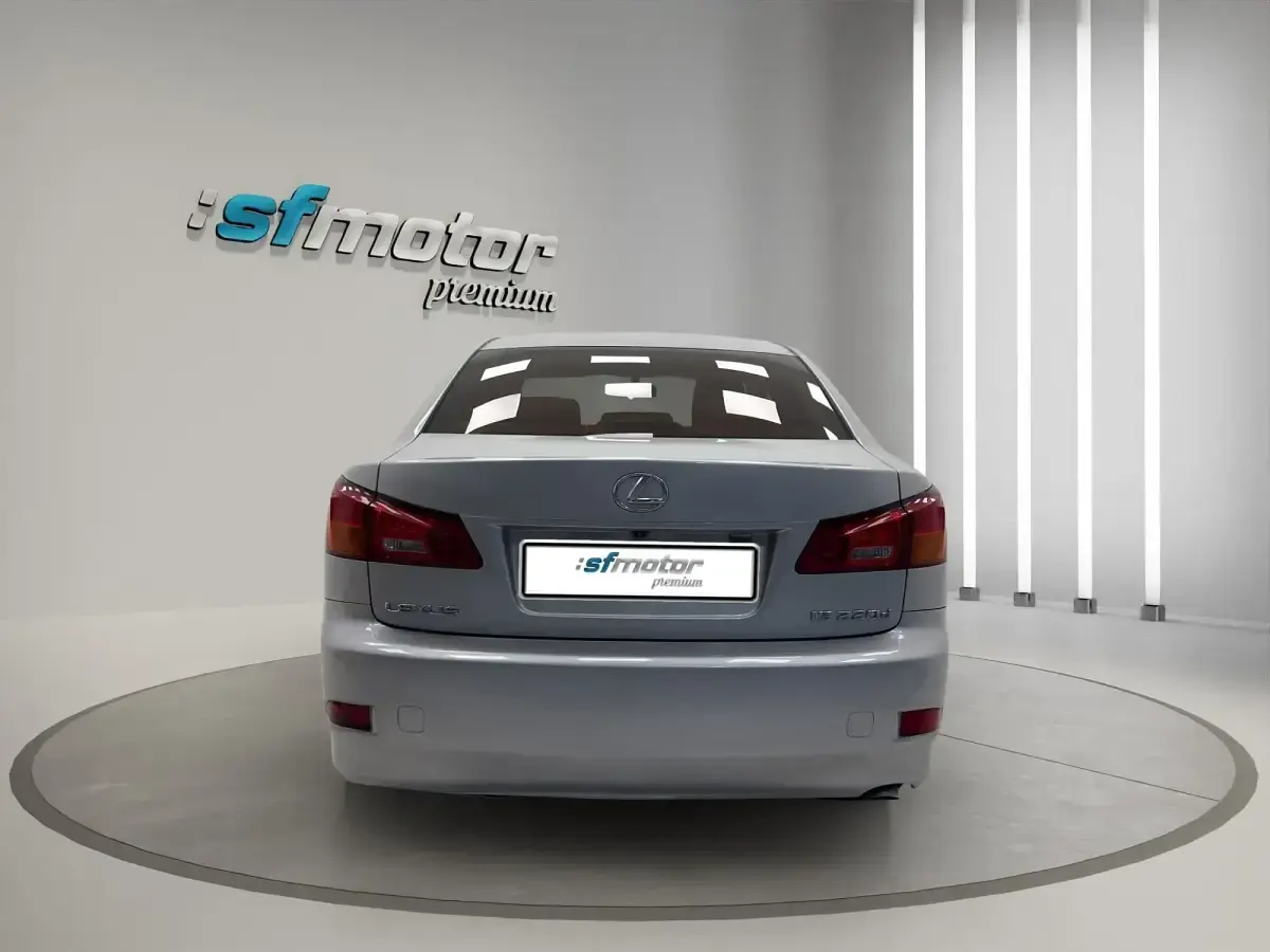 Usado Lexus IS220d Luxury Line 177 CV (130 kW) 2006 Gris / plata Berlina