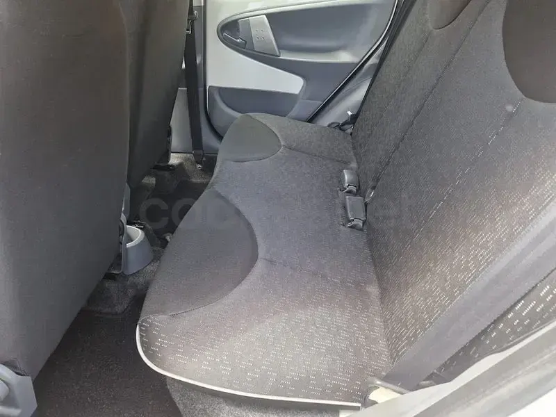 Usado Peugeot 107 68 CV (50 kW) 2010 Blanco Utilitario