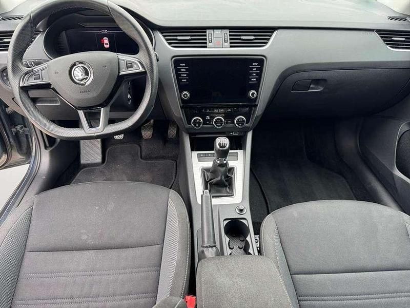 Usado Skoda Octavia Ambition 116 CV (85 kW) 2020 Gris Utilitario