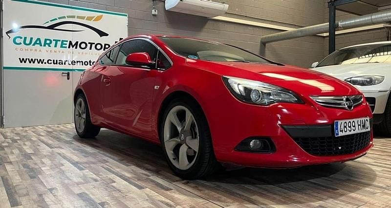Rojo Usado 2012 Opel Astra GTC Sportive Utilitario | 8999 € (Precio justo) - Imagen 1/4