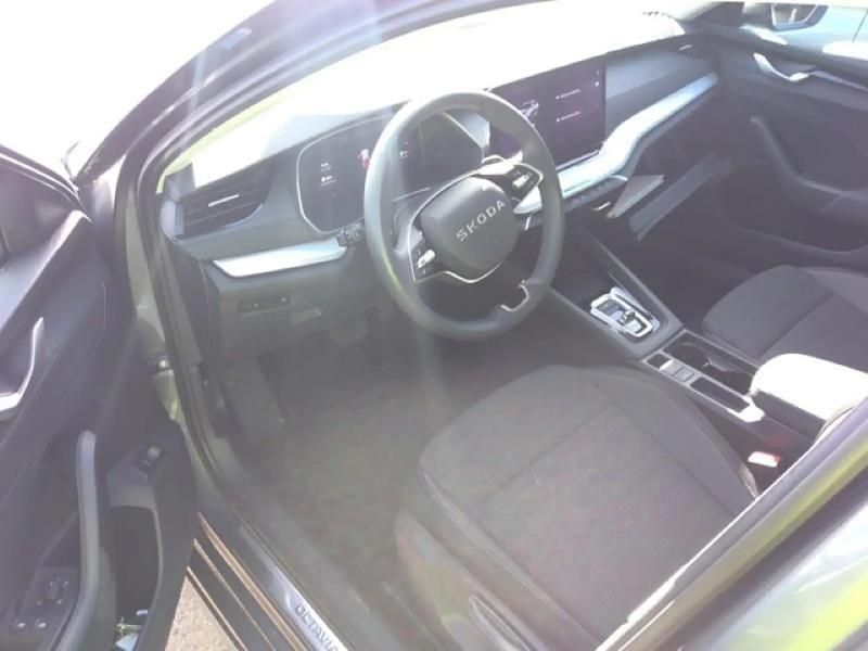 Usado Skoda Octavia Selection 150 CV (110 kW) 2025 Gris/plata