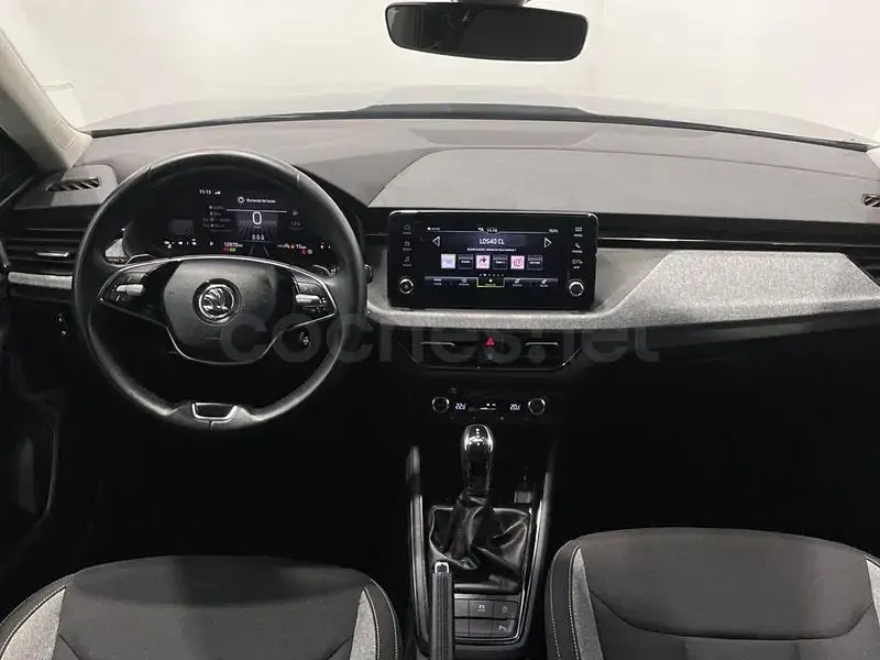 Usado Skoda Kamiq Selection 115 CV (84 kW) 2025 Gris SUV