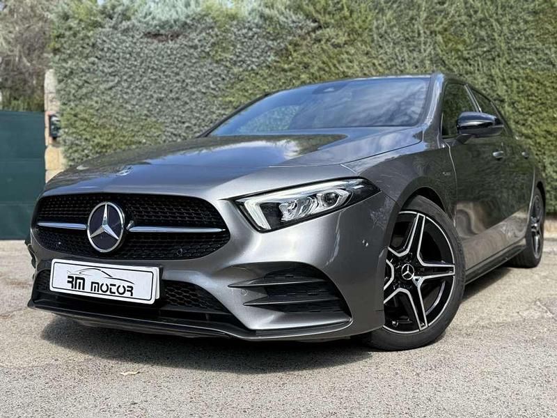 Usado Mercedes A180 116 CV (85 kW) 2020 Gris Utilitario