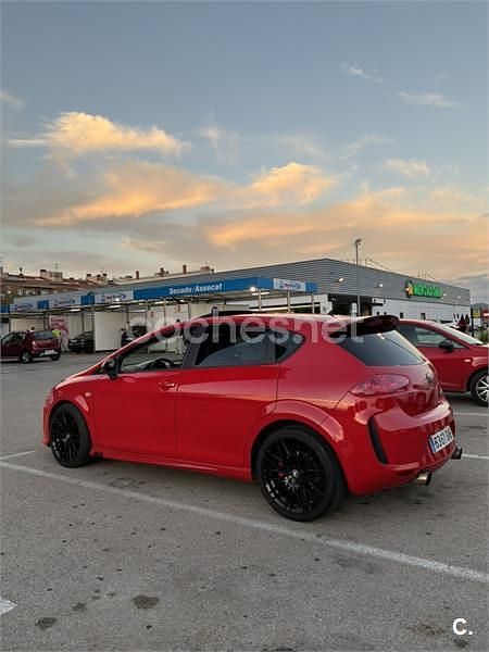 Usado Seat Leon FR 211 CV (155 kW) 2009 Rojo Utilitario