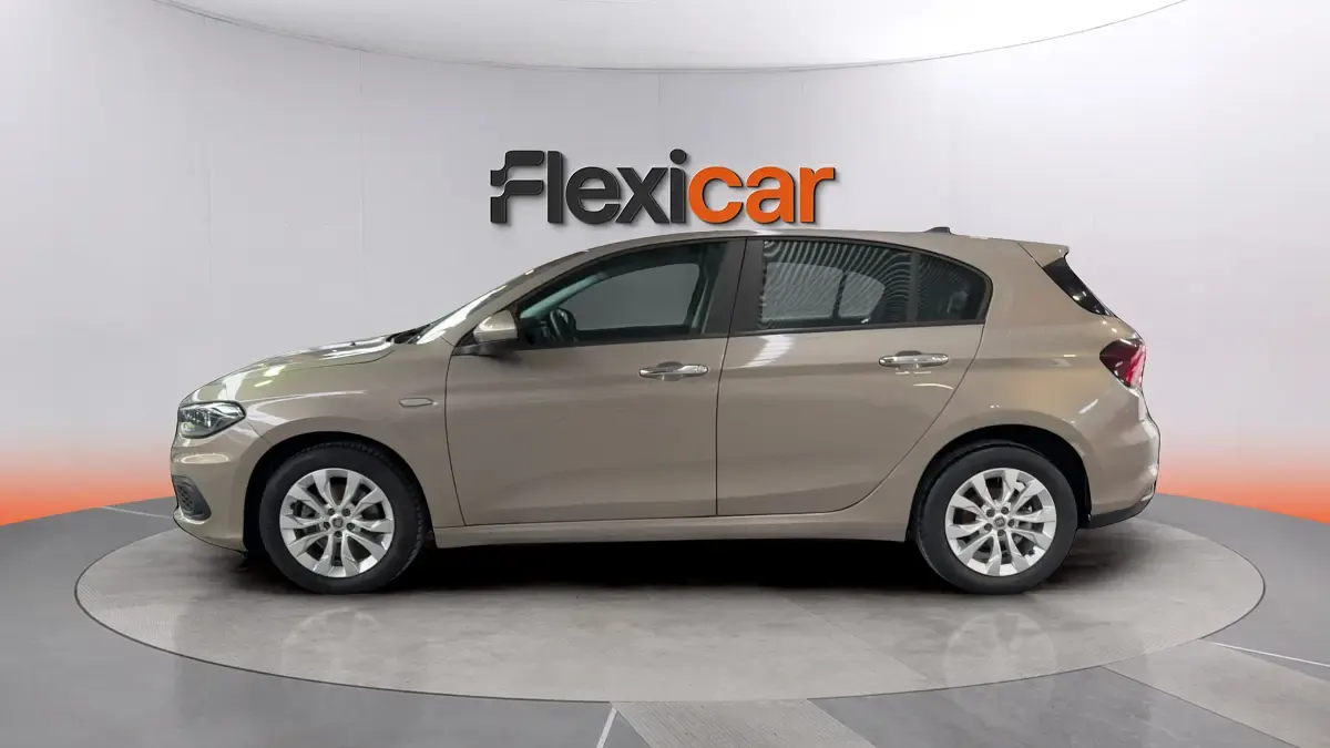 Usado Fiat Tipo Easy 95 CV (69 kW) 2018 Marrón Berlina