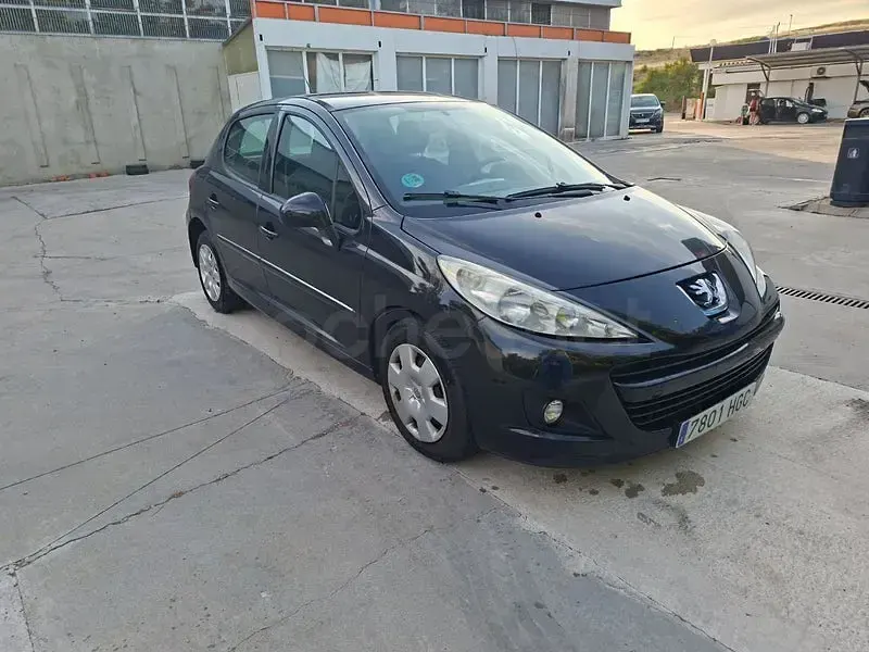 Usado Peugeot 207 Business-Line 75 CV (55 kW) 2012 Negro Berlina
