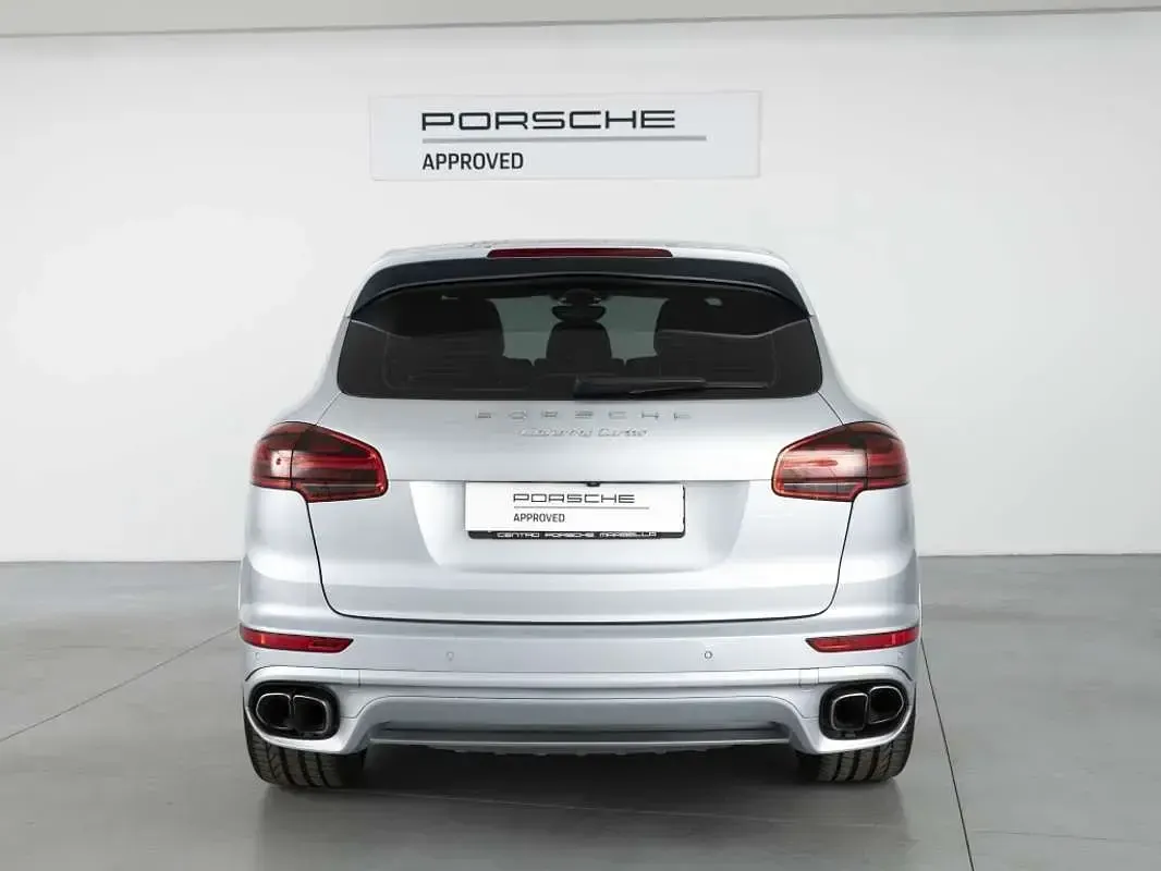 Usado Porsche Cayenne Turbo 519 CV (381 kW) 2015 Plateado SUV